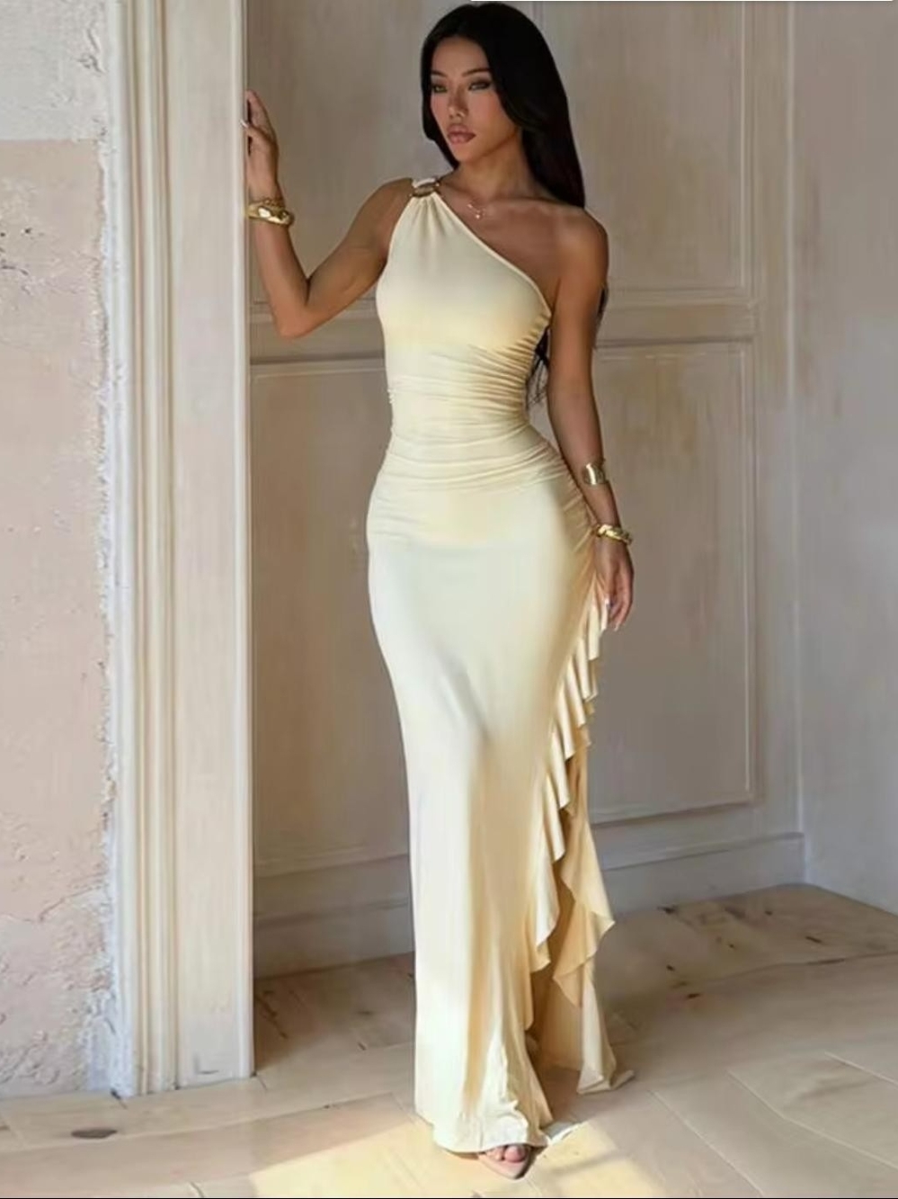 Elegant One-Shoulder Cream Evening Gown (M)